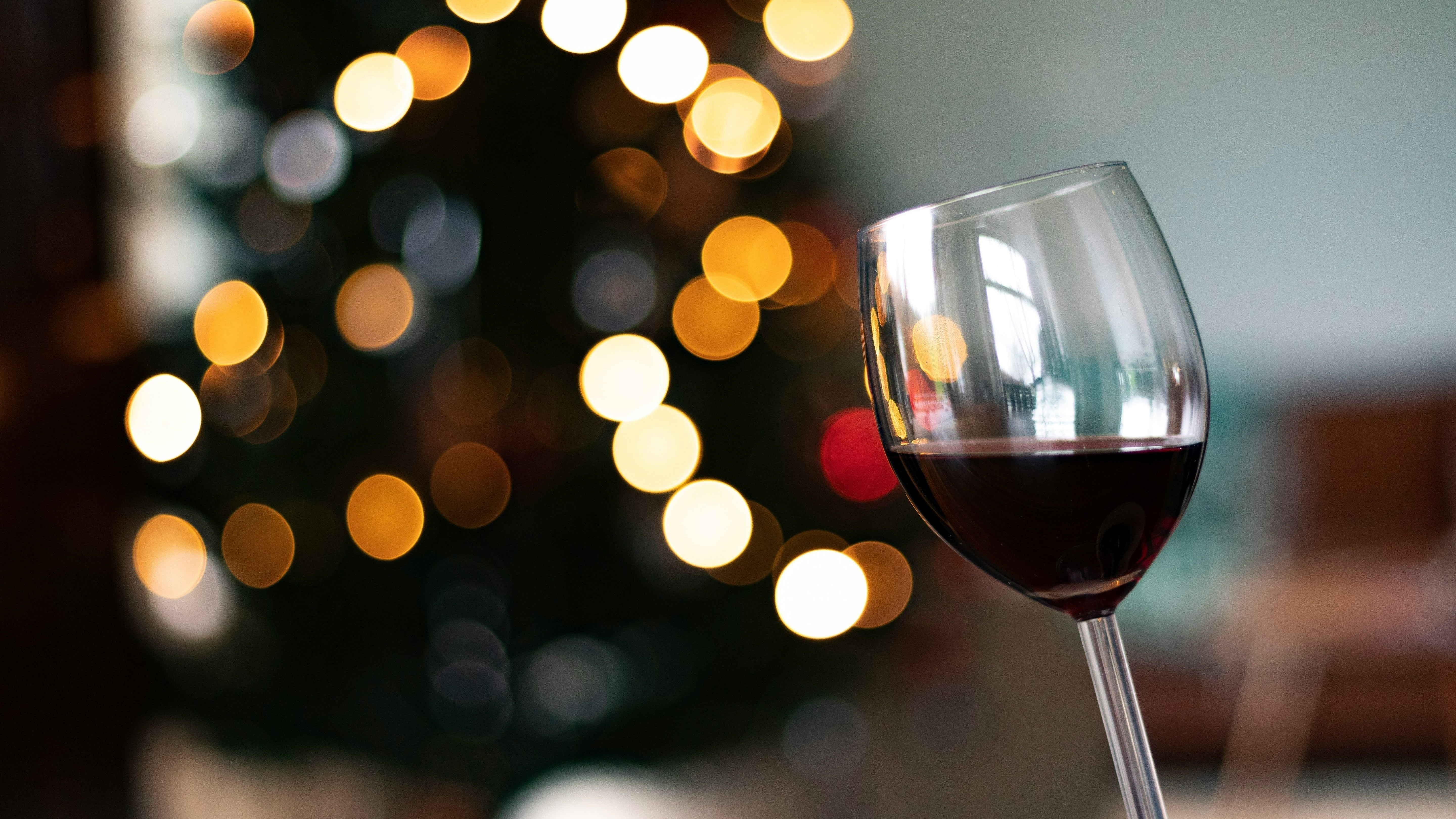 Vintermys med vin – rödvin, ljus och långsamma kvällar